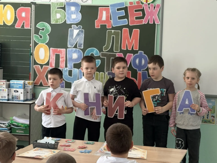 Сразу два праздника в 1 «А» классе! 🥳 Сразу два праздника в 1 «А» классе! 🥳.